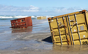 Rena : Container Ship Runs Aground : Tauranga : New Zealand  : Photos : Richard Moore : Photographer